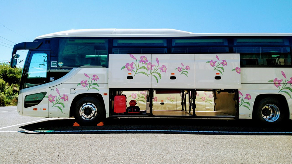 大型観光バス貫通式３トランク